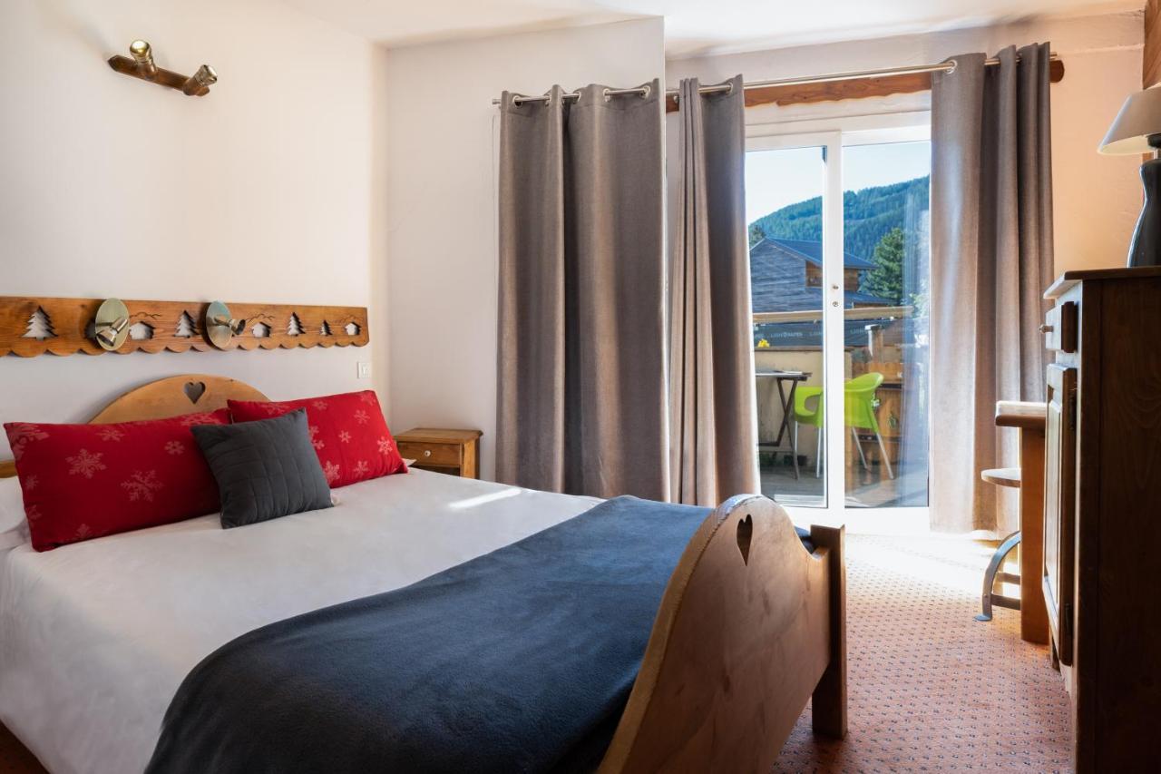 Hotel L'Ecureuil Орон Екстер'єр фото