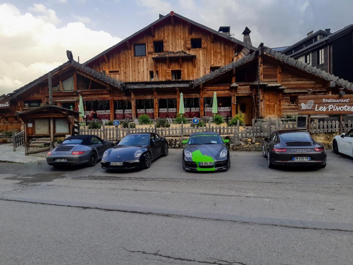 Hotel L'Ecureuil Орон Екстер'єр фото