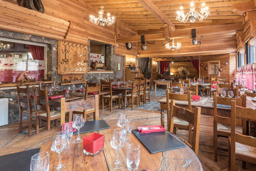 Hotel L'Ecureuil Орон Екстер'єр фото