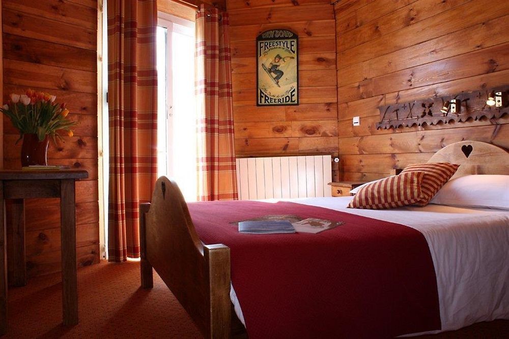 Hotel L'Ecureuil Орон Екстер'єр фото