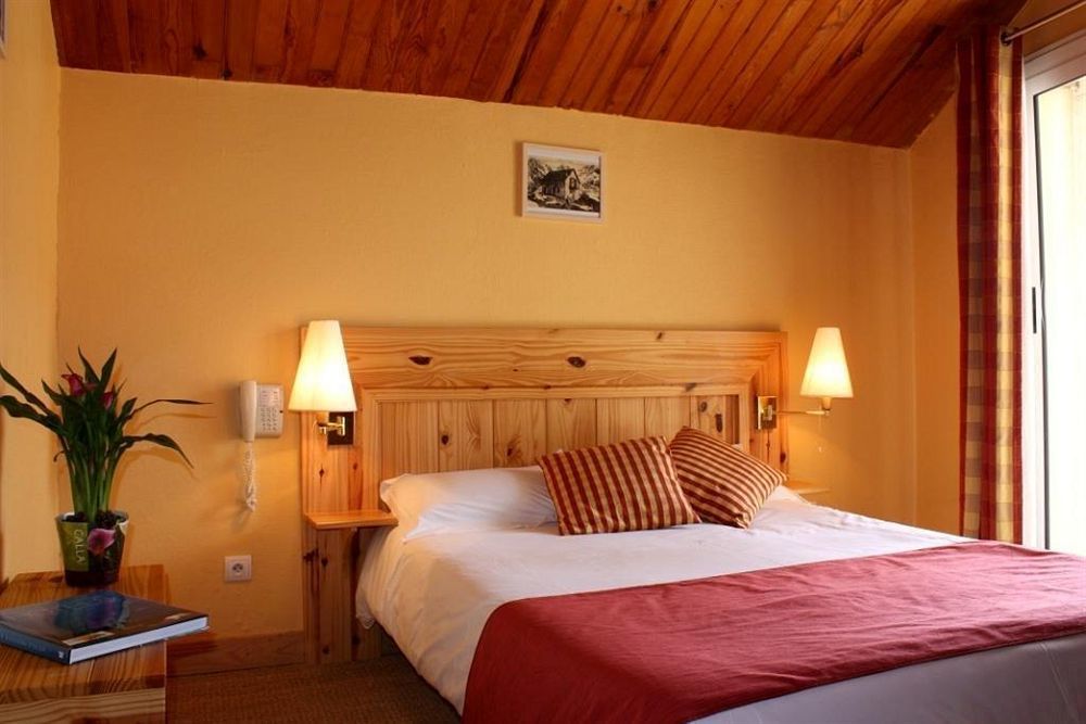 Hotel L'Ecureuil Орон Екстер'єр фото
