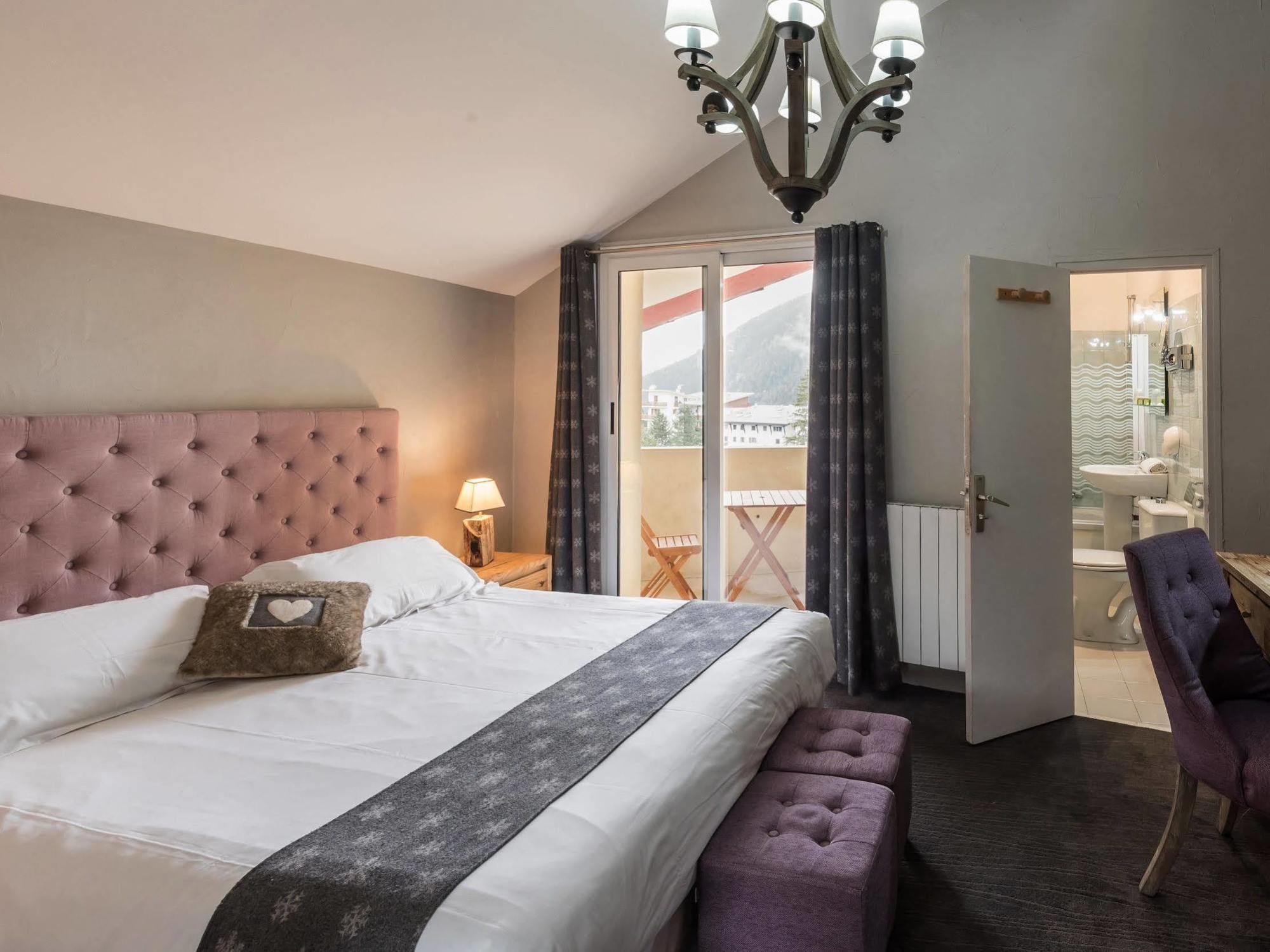 Hotel L'Ecureuil Орон Екстер'єр фото
