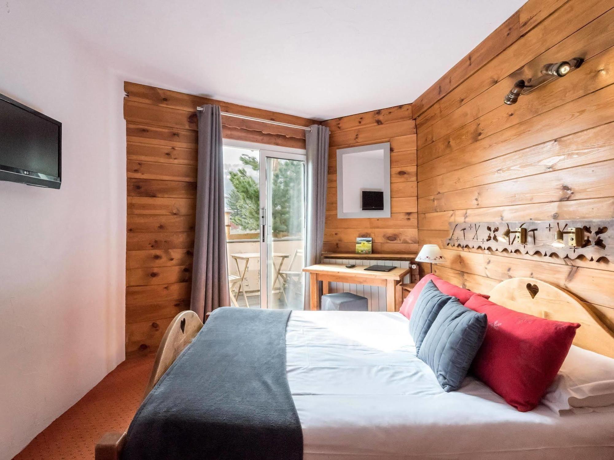 Hotel L'Ecureuil Орон Екстер'єр фото