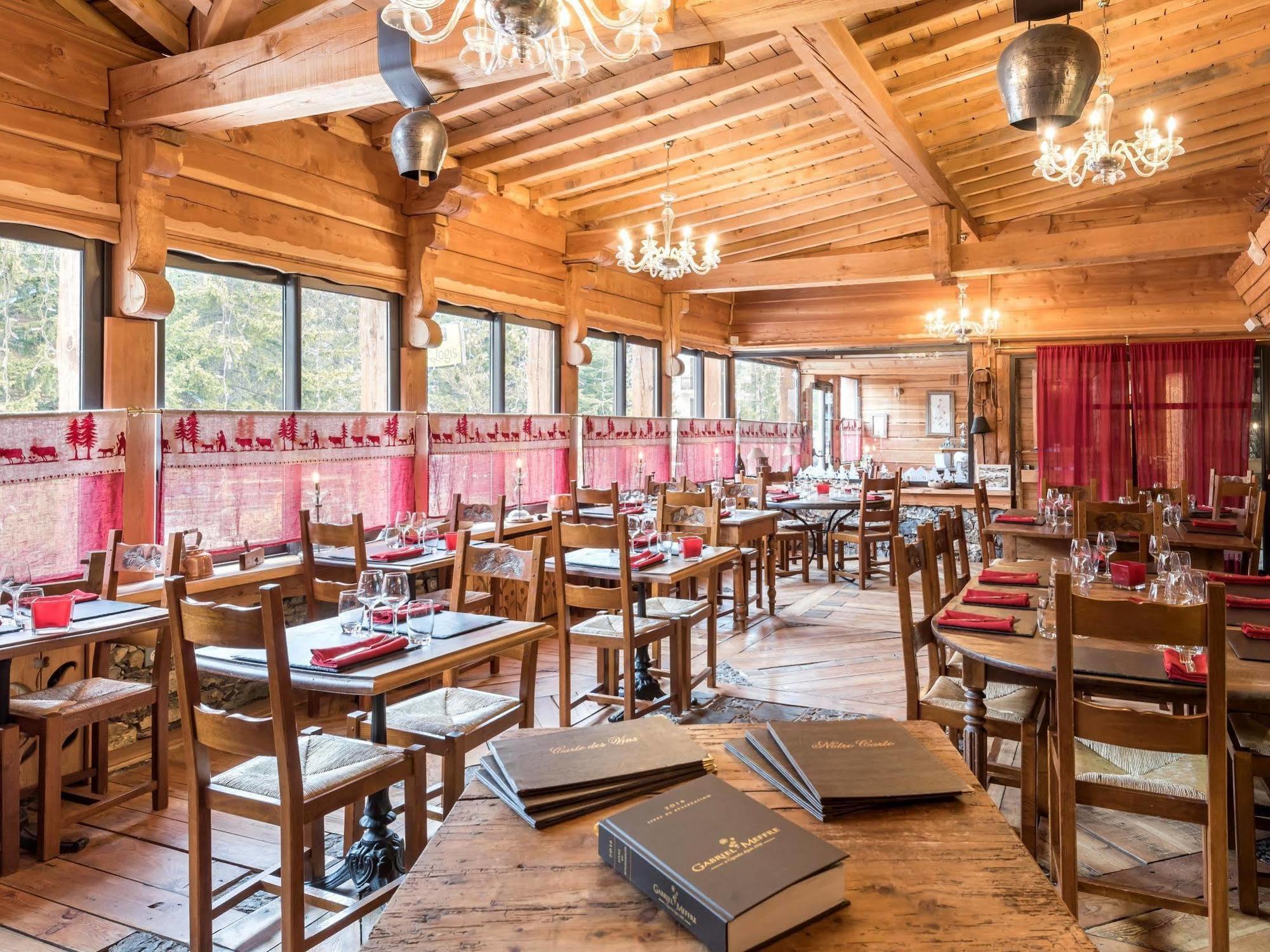 Hotel L'Ecureuil Орон Екстер'єр фото