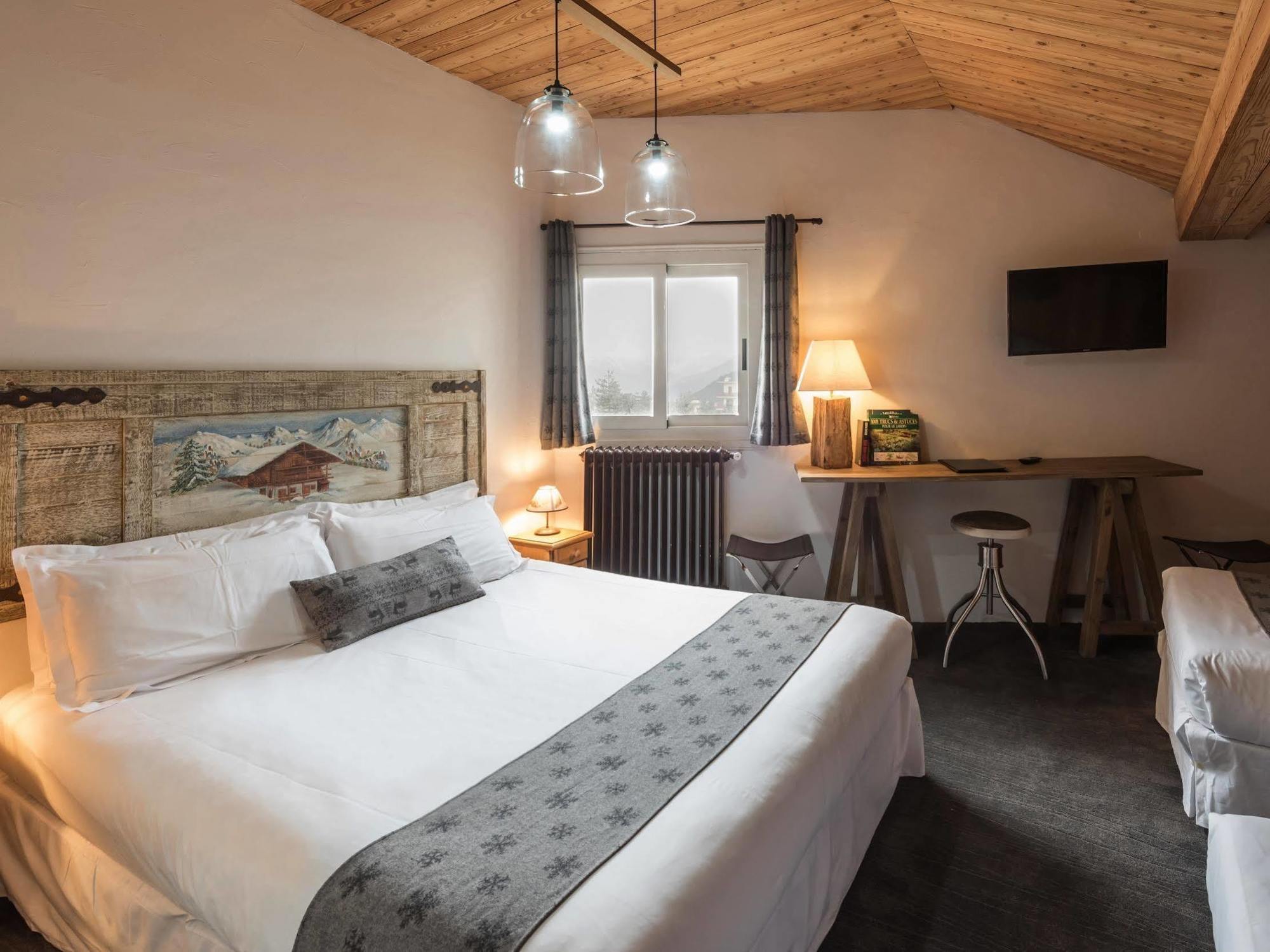 Hotel L'Ecureuil Орон Екстер'єр фото