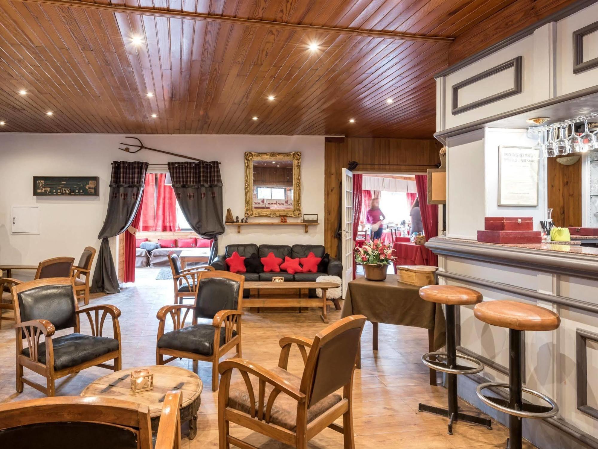 Hotel L'Ecureuil Орон Екстер'єр фото